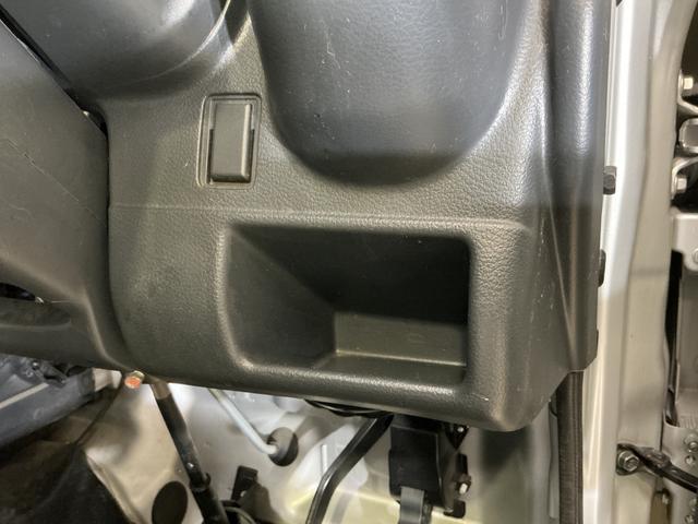 ＮＴ１００クリッパートラックＤＸ　ワンオーナー　ＡＴ車　ラジオデッキ　ＥＴＣ　３方開ワンオーナー　ＡＴ車　ラジオデッキ　ＥＴＣ　３方開　ゲートプロテクター　マッドフラップ　ドアバイザー　マニュアルエアコン　ヘッドライトレべライザー　１２Ｖ電源ソケット　スペアタイヤ　助手席エアバッグ（京都府）の中古車