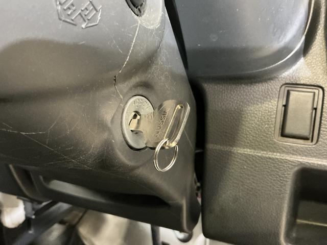 ＮＴ１００クリッパートラックＤＸ　ワンオーナー　ＡＴ車　ラジオデッキ　ＥＴＣ　３方開ワンオーナー　ＡＴ車　ラジオデッキ　ＥＴＣ　３方開　ゲートプロテクター　マッドフラップ　ドアバイザー　マニュアルエアコン　ヘッドライトレべライザー　１２Ｖ電源ソケット　スペアタイヤ　助手席エアバッグ（京都府）の中古車