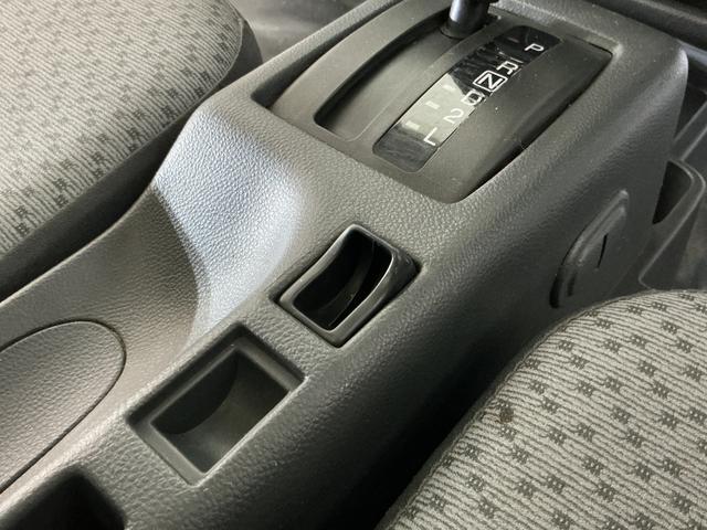 ＮＴ１００クリッパートラックＤＸ　ワンオーナー　ＡＴ車　ラジオデッキ　ＥＴＣ　３方開ワンオーナー　ＡＴ車　ラジオデッキ　ＥＴＣ　３方開　ゲートプロテクター　マッドフラップ　ドアバイザー　マニュアルエアコン　ヘッドライトレべライザー　１２Ｖ電源ソケット　スペアタイヤ　助手席エアバッグ（京都府）の中古車