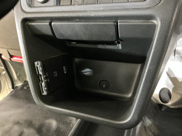 ＮＴ１００クリッパートラックＤＸ　ワンオーナー　ＡＴ車　ラジオデッキ　ＥＴＣ　３方開ワンオーナー　ＡＴ車　ラジオデッキ　ＥＴＣ　３方開　ゲートプロテクター　マッドフラップ　ドアバイザー　マニュアルエアコン　ヘッドライトレべライザー　１２Ｖ電源ソケット　スペアタイヤ　助手席エアバッグ（京都府）の中古車