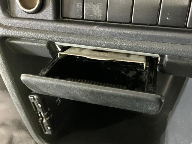 ＮＴ１００クリッパートラックＤＸ　ワンオーナー　ＡＴ車　ラジオデッキ　ＥＴＣ　３方開ワンオーナー　ＡＴ車　ラジオデッキ　ＥＴＣ　３方開　ゲートプロテクター　マッドフラップ　ドアバイザー　マニュアルエアコン　ヘッドライトレべライザー　１２Ｖ電源ソケット　スペアタイヤ　助手席エアバッグ（京都府）の中古車