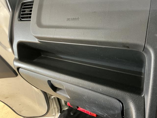 ＮＴ１００クリッパートラックＤＸ　ワンオーナー　ＡＴ車　ラジオデッキ　ＥＴＣ　３方開ワンオーナー　ＡＴ車　ラジオデッキ　ＥＴＣ　３方開　ゲートプロテクター　マッドフラップ　ドアバイザー　マニュアルエアコン　ヘッドライトレべライザー　１２Ｖ電源ソケット　スペアタイヤ　助手席エアバッグ（京都府）の中古車