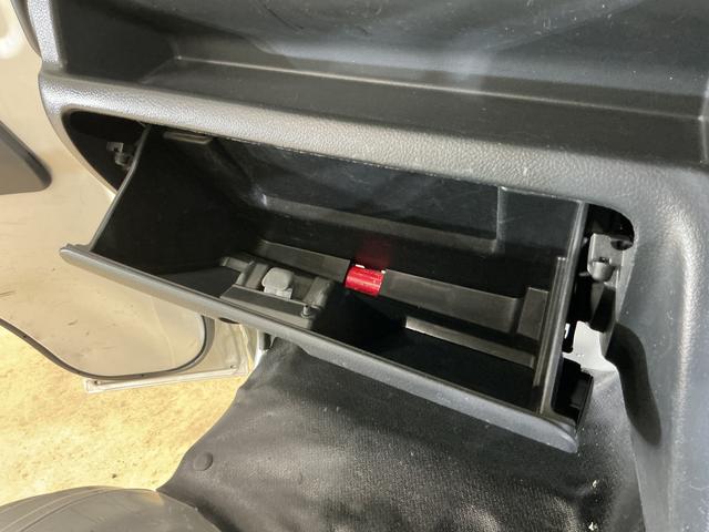 ＮＴ１００クリッパートラックＤＸ　ワンオーナー　ＡＴ車　ラジオデッキ　ＥＴＣ　３方開ワンオーナー　ＡＴ車　ラジオデッキ　ＥＴＣ　３方開　ゲートプロテクター　マッドフラップ　ドアバイザー　マニュアルエアコン　ヘッドライトレべライザー　１２Ｖ電源ソケット　スペアタイヤ　助手席エアバッグ（京都府）の中古車