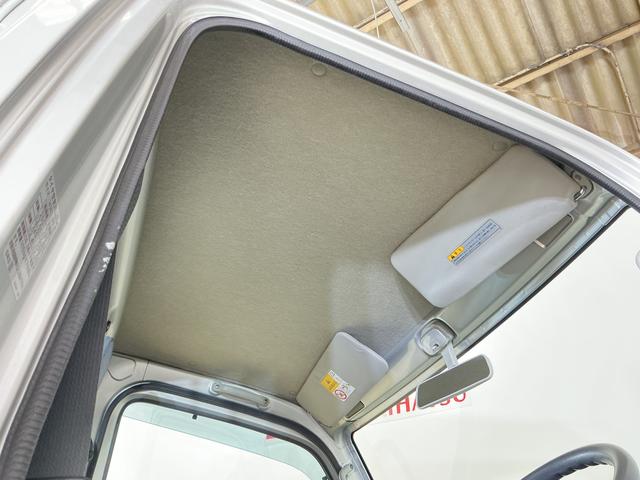 ＮＴ１００クリッパートラックＤＸ　ワンオーナー　ＡＴ車　ラジオデッキ　ＥＴＣ　３方開ワンオーナー　ＡＴ車　ラジオデッキ　ＥＴＣ　３方開　ゲートプロテクター　マッドフラップ　ドアバイザー　マニュアルエアコン　ヘッドライトレべライザー　１２Ｖ電源ソケット　スペアタイヤ　助手席エアバッグ（京都府）の中古車