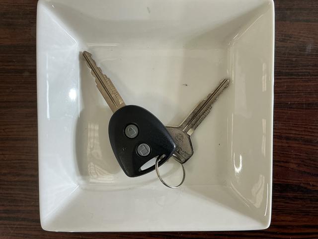 ミライースＬ　メモリアルエディション　ＣＤオーディオ　キーレスＣＤオーディオ　ドアバイザー　アイドリングストップ　盗難防止装置　キーレスエントリー　スペアキー有り　１２Ｖ電源ソケット　ヘッドライトレべライザー　マニュアルエアコン　フロアマット（京都府）の中古車