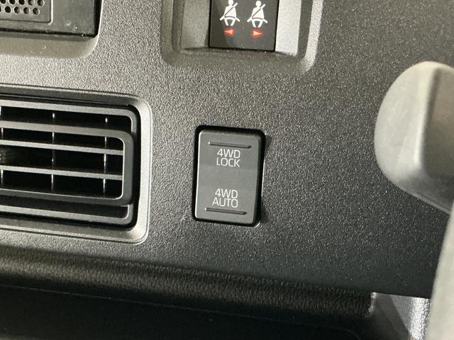 ハイゼットカーゴＤＸ　切替式４ＷＤ　ラジオデッキ　コーナーセンサー切替式４ＷＤ　ラジオデッキ　ＣＶＴ　前後コーナーセンサー　オートマチックハイビーム　横滑り防止装置　アイドリングストップ　キーレス　ヘッドライトレベライザー　マニュアルエアコン　１２Ｖ電源ソケット（京都府）の中古車