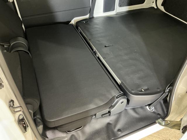 ハイゼットカーゴＤＸ　切替式４ＷＤ　ラジオデッキ　コーナーセンサー切替式４ＷＤ　ラジオデッキ　ＣＶＴ　前後コーナーセンサー　オートマチックハイビーム　横滑り防止装置　アイドリングストップ　キーレス　ヘッドライトレベライザー　マニュアルエアコン　１２Ｖ電源ソケット（京都府）の中古車