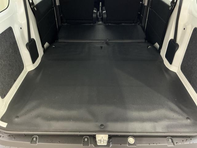 ハイゼットカーゴＤＸ　切替式４ＷＤ　ラジオデッキ　コーナーセンサー切替式４ＷＤ　ラジオデッキ　ＣＶＴ　前後コーナーセンサー　オートマチックハイビーム　横滑り防止装置　アイドリングストップ　キーレス　ヘッドライトレベライザー　マニュアルエアコン　１２Ｖ電源ソケット（京都府）の中古車