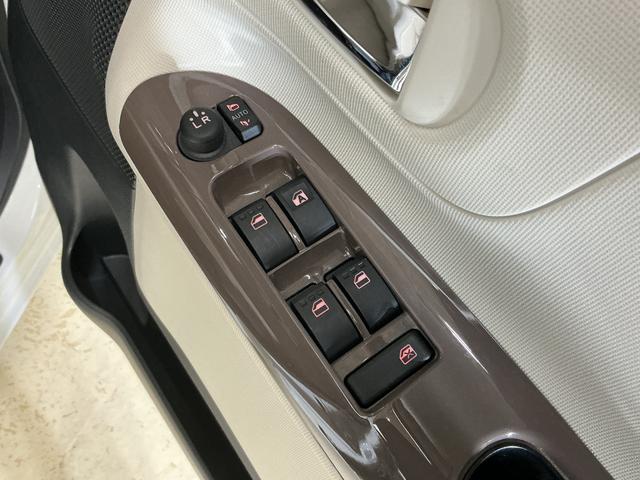 ムーヴキャンバスXメイクアップリミテッド SAIII ナビ パノラマモニターナビ パノラマモニター ETC 両側電動スライドドア オートマチックハイビーム Bluetooth USBチャージャー DVD再生 フルセグTV オートライト スマートキー サイドエアバッグ ツートン(京都府)の中古車