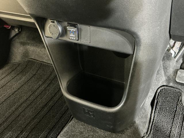 ムーヴキャンバスXメイクアップリミテッド SAIII ナビ パノラマモニターナビ パノラマモニター ETC 両側電動スライドドア オートマチックハイビーム Bluetooth USBチャージャー DVD再生 フルセグTV オートライト スマートキー サイドエアバッグ ツートン(京都府)の中古車