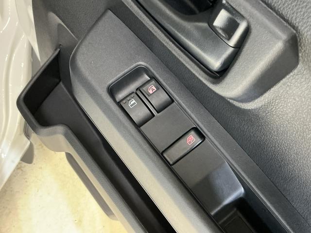 ハイゼットカーゴDX 4WD ラジオデッキ 前後コーナーセンサー キーレス切替式4WD ラジオデッキ 前後コーナーセンサー オートマチックハイビーム オートライト キーレスエントリー 横滑り防止装置 アイドリングストップ 盗難防止放置 マニュアルエアコン 12V電源ソケット(京都府)の中古車