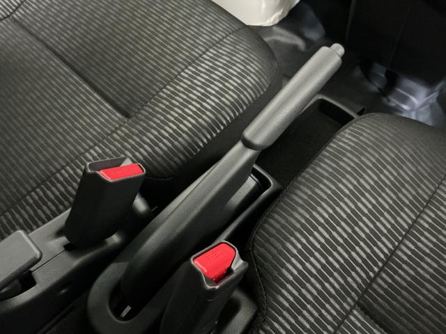 ハイゼットカーゴDX 4WD ラジオデッキ 前後コーナーセンサー キーレス切替式4WD ラジオデッキ 前後コーナーセンサー オートマチックハイビーム オートライト キーレスエントリー 横滑り防止装置 アイドリングストップ 盗難防止放置 マニュアルエアコン 12V電源ソケット(京都府)の中古車