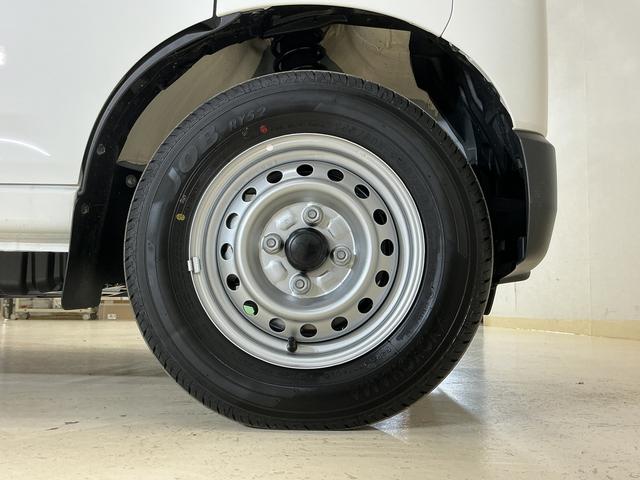ハイゼットカーゴDX 4WD ラジオデッキ 前後コーナーセンサー キーレス切替式4WD ラジオデッキ 前後コーナーセンサー オートマチックハイビーム オートライト キーレスエントリー 横滑り防止装置 アイドリングストップ 盗難防止放置 マニュアルエアコン 12V電源ソケット(京都府)の中古車