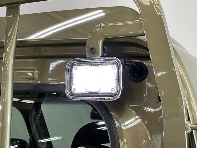ハイゼットトラックジャンボエクストラ 届出済未使用車 切替式4WD CVT車届出済未使用車 切替式4WD CVT車 オーディオレス リアコーナーセンサー 荷台作業灯 オートマチックハイビーム プッシュスタート スマートキー LEDヘッドライト オートライト(京都府)の中古車