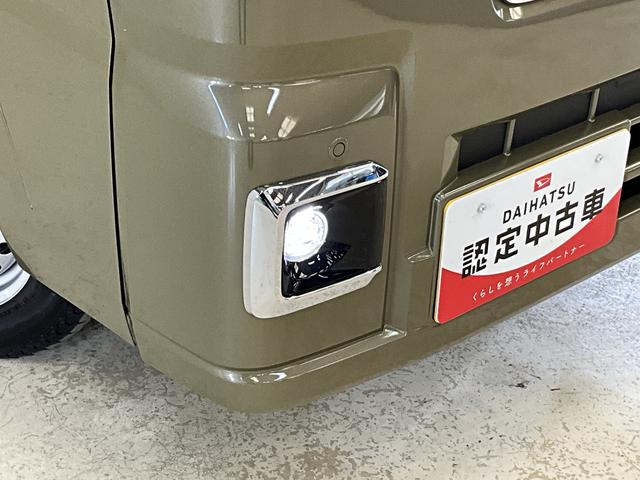 ハイゼットトラックジャンボエクストラ 届出済未使用車 切替式4WD CVT車届出済未使用車 切替式4WD CVT車 オーディオレス リアコーナーセンサー 荷台作業灯 オートマチックハイビーム プッシュスタート スマートキー LEDヘッドライト オートライト(京都府)の中古車