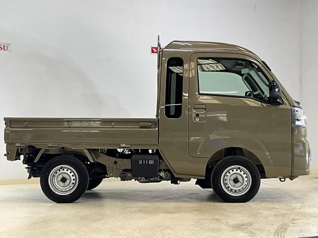 ハイゼットトラックジャンボエクストラ 届出済未使用車 切替式4WD CVT車届出済未使用車 切替式4WD CVT車 オーディオレス リアコーナーセンサー 荷台作業灯 オートマチックハイビーム プッシュスタート スマートキー LEDヘッドライト オートライト(京都府)の中古車