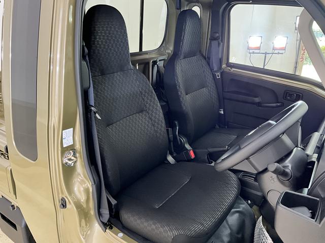 ハイゼットトラックジャンボエクストラ 届出済未使用車 切替式4WD CVT車届出済未使用車 切替式4WD CVT車 オーディオレス リアコーナーセンサー 荷台作業灯 オートマチックハイビーム プッシュスタート スマートキー LEDヘッドライト オートライト(京都府)の中古車
