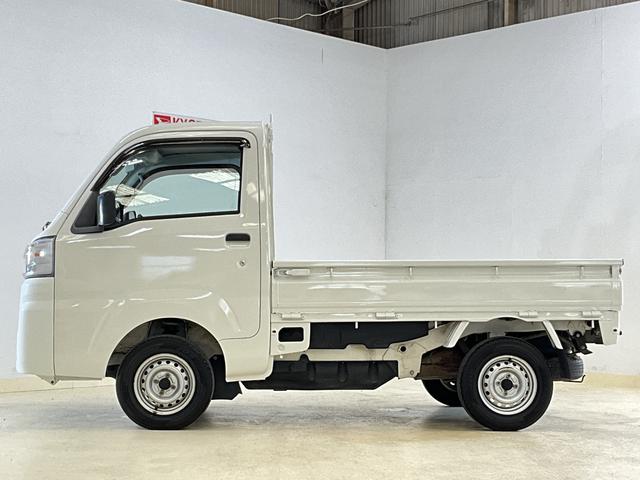 ハイゼットトラックスタンダード　ワンオーナー　ＭＴ５速車　バックカメラワンオーナー　ＭＴ５速車　３方開　ディスプレイオーディオ　バックカメラ　Ｂｌｕｅｔｏｏｔｈ　ＵＳＢチャージャー　ＤＶＤ再生　ドアバイザー　スペアキー有り　ヘッドライトレベライザー　マニュアルエアコン（京都府）の中古車