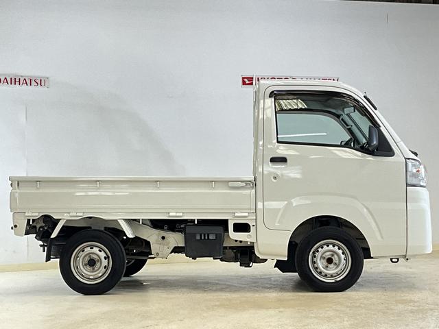 ハイゼットトラックスタンダード　ワンオーナー　ＭＴ５速車　バックカメラワンオーナー　ＭＴ５速車　３方開　ディスプレイオーディオ　バックカメラ　Ｂｌｕｅｔｏｏｔｈ　ＵＳＢチャージャー　ＤＶＤ再生　ドアバイザー　スペアキー有り　ヘッドライトレベライザー　マニュアルエアコン（京都府）の中古車