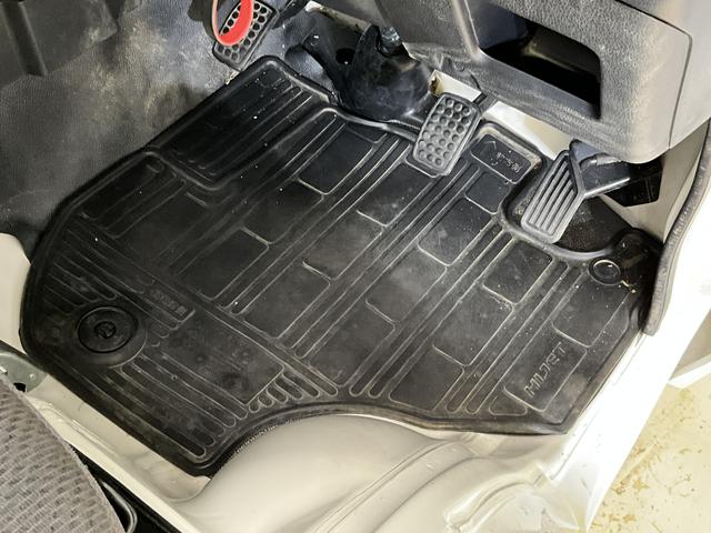 ハイゼットトラックスタンダード　ワンオーナー　ＭＴ５速車　バックカメラワンオーナー　ＭＴ５速車　３方開　ディスプレイオーディオ　バックカメラ　Ｂｌｕｅｔｏｏｔｈ　ＵＳＢチャージャー　ＤＶＤ再生　ドアバイザー　スペアキー有り　ヘッドライトレベライザー　マニュアルエアコン（京都府）の中古車