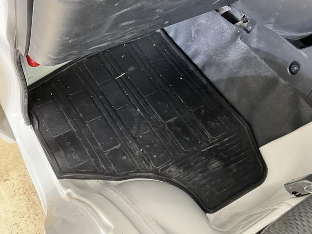 ハイゼットトラックスタンダード　ワンオーナー　ＭＴ５速車　バックカメラワンオーナー　ＭＴ５速車　３方開　ディスプレイオーディオ　バックカメラ　Ｂｌｕｅｔｏｏｔｈ　ＵＳＢチャージャー　ＤＶＤ再生　ドアバイザー　スペアキー有り　ヘッドライトレベライザー　マニュアルエアコン（京都府）の中古車