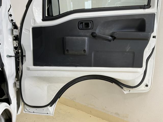 ハイゼットトラックスタンダード　ワンオーナー　ＭＴ５速車　バックカメラワンオーナー　ＭＴ５速車　３方開　ディスプレイオーディオ　バックカメラ　Ｂｌｕｅｔｏｏｔｈ　ＵＳＢチャージャー　ＤＶＤ再生　ドアバイザー　スペアキー有り　ヘッドライトレベライザー　マニュアルエアコン（京都府）の中古車