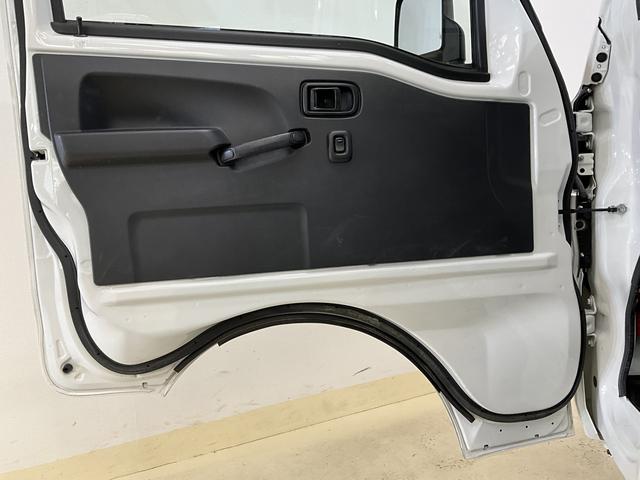ハイゼットトラックスタンダード　ワンオーナー　ＭＴ５速車　バックカメラワンオーナー　ＭＴ５速車　３方開　ディスプレイオーディオ　バックカメラ　Ｂｌｕｅｔｏｏｔｈ　ＵＳＢチャージャー　ＤＶＤ再生　ドアバイザー　スペアキー有り　ヘッドライトレベライザー　マニュアルエアコン（京都府）の中古車