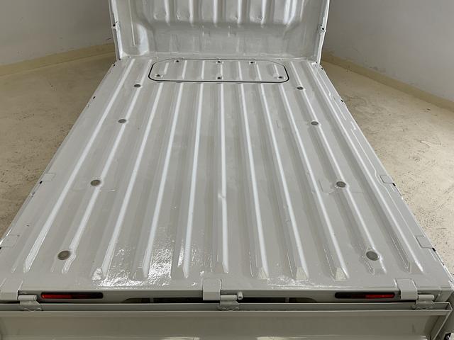 ハイゼットトラックスタンダード　ワンオーナー　ＭＴ５速車　バックカメラワンオーナー　ＭＴ５速車　３方開　ディスプレイオーディオ　バックカメラ　Ｂｌｕｅｔｏｏｔｈ　ＵＳＢチャージャー　ＤＶＤ再生　ドアバイザー　スペアキー有り　ヘッドライトレベライザー　マニュアルエアコン（京都府）の中古車