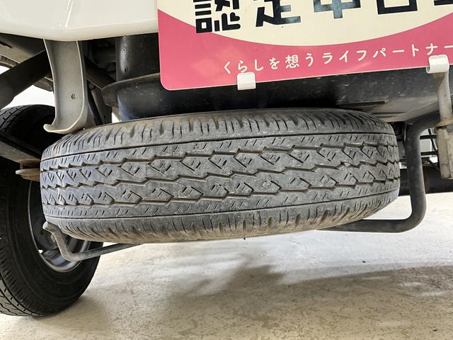 ハイゼットトラックスタンダード　ワンオーナー　ＭＴ５速車　バックカメラワンオーナー　ＭＴ５速車　３方開　ディスプレイオーディオ　バックカメラ　Ｂｌｕｅｔｏｏｔｈ　ＵＳＢチャージャー　ＤＶＤ再生　ドアバイザー　スペアキー有り　ヘッドライトレベライザー　マニュアルエアコン（京都府）の中古車