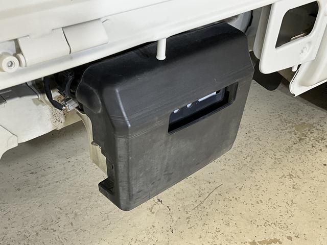 ハイゼットトラックスタンダード　ワンオーナー　ＭＴ５速車　バックカメラワンオーナー　ＭＴ５速車　３方開　ディスプレイオーディオ　バックカメラ　Ｂｌｕｅｔｏｏｔｈ　ＵＳＢチャージャー　ＤＶＤ再生　ドアバイザー　スペアキー有り　ヘッドライトレベライザー　マニュアルエアコン（京都府）の中古車