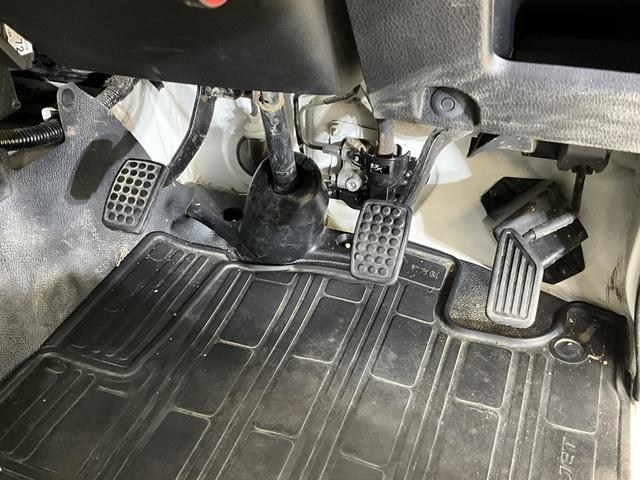 ハイゼットトラックスタンダード　ワンオーナー　ＭＴ５速車　バックカメラワンオーナー　ＭＴ５速車　３方開　ディスプレイオーディオ　バックカメラ　Ｂｌｕｅｔｏｏｔｈ　ＵＳＢチャージャー　ＤＶＤ再生　ドアバイザー　スペアキー有り　ヘッドライトレベライザー　マニュアルエアコン（京都府）の中古車