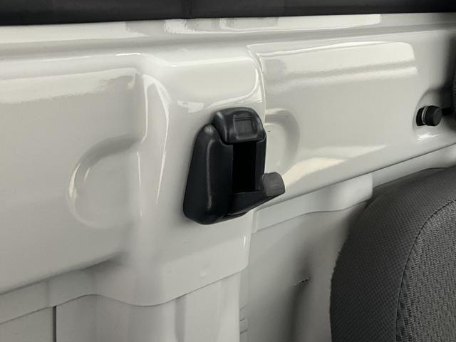 ハイゼットトラックスタンダード　ワンオーナー　ＭＴ５速車　バックカメラワンオーナー　ＭＴ５速車　３方開　ディスプレイオーディオ　バックカメラ　Ｂｌｕｅｔｏｏｔｈ　ＵＳＢチャージャー　ＤＶＤ再生　ドアバイザー　スペアキー有り　ヘッドライトレベライザー　マニュアルエアコン（京都府）の中古車