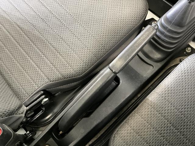 ハイゼットトラックスタンダード　ワンオーナー　ＭＴ５速車　バックカメラワンオーナー　ＭＴ５速車　３方開　ディスプレイオーディオ　バックカメラ　Ｂｌｕｅｔｏｏｔｈ　ＵＳＢチャージャー　ＤＶＤ再生　ドアバイザー　スペアキー有り　ヘッドライトレベライザー　マニュアルエアコン（京都府）の中古車