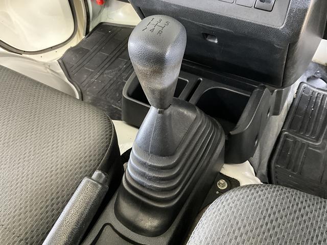ハイゼットトラックスタンダード　ワンオーナー　ＭＴ５速車　バックカメラワンオーナー　ＭＴ５速車　３方開　ディスプレイオーディオ　バックカメラ　Ｂｌｕｅｔｏｏｔｈ　ＵＳＢチャージャー　ＤＶＤ再生　ドアバイザー　スペアキー有り　ヘッドライトレベライザー　マニュアルエアコン（京都府）の中古車