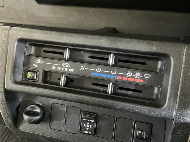 ハイゼットトラックスタンダード　ワンオーナー　ＭＴ５速車　バックカメラワンオーナー　ＭＴ５速車　３方開　ディスプレイオーディオ　バックカメラ　Ｂｌｕｅｔｏｏｔｈ　ＵＳＢチャージャー　ＤＶＤ再生　ドアバイザー　スペアキー有り　ヘッドライトレベライザー　マニュアルエアコン（京都府）の中古車