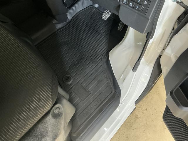 ハイゼットカーゴＤＸ　切替式４ＷＤ　ラジオデッキ　リアコーナーセンサー切替式４ＷＤ　ラジオデッキ　リアコーナーセンサー　オートマチックハイビーム　オートライト　キーレス　スペアキーあり　横滑り防止装置　アイドリングストップ　１２Ｖ電源ソケット　マニュアルエアコン（京都府）の中古車