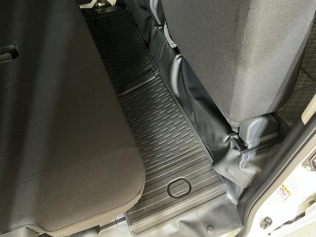 ハイゼットカーゴＤＸ　切替式４ＷＤ　ラジオデッキ　リアコーナーセンサー切替式４ＷＤ　ラジオデッキ　リアコーナーセンサー　オートマチックハイビーム　オートライト　キーレス　スペアキーあり　横滑り防止装置　アイドリングストップ　１２Ｖ電源ソケット　マニュアルエアコン（京都府）の中古車