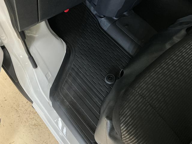 ハイゼットカーゴＤＸ　切替式４ＷＤ　ラジオデッキ　リアコーナーセンサー切替式４ＷＤ　ラジオデッキ　リアコーナーセンサー　オートマチックハイビーム　オートライト　キーレス　スペアキーあり　横滑り防止装置　アイドリングストップ　１２Ｖ電源ソケット　マニュアルエアコン（京都府）の中古車