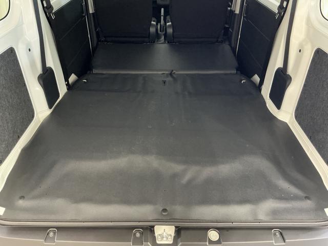 ハイゼットカーゴＤＸ　切替式４ＷＤ　ラジオデッキ　リアコーナーセンサー切替式４ＷＤ　ラジオデッキ　リアコーナーセンサー　オートマチックハイビーム　オートライト　キーレス　スペアキーあり　横滑り防止装置　アイドリングストップ　１２Ｖ電源ソケット　マニュアルエアコン（京都府）の中古車
