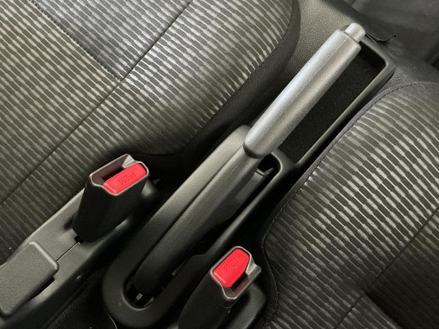 ハイゼットカーゴＤＸ　切替式４ＷＤ　ラジオデッキ　リアコーナーセンサー切替式４ＷＤ　ラジオデッキ　リアコーナーセンサー　オートマチックハイビーム　オートライト　キーレス　スペアキーあり　横滑り防止装置　アイドリングストップ　１２Ｖ電源ソケット　マニュアルエアコン（京都府）の中古車