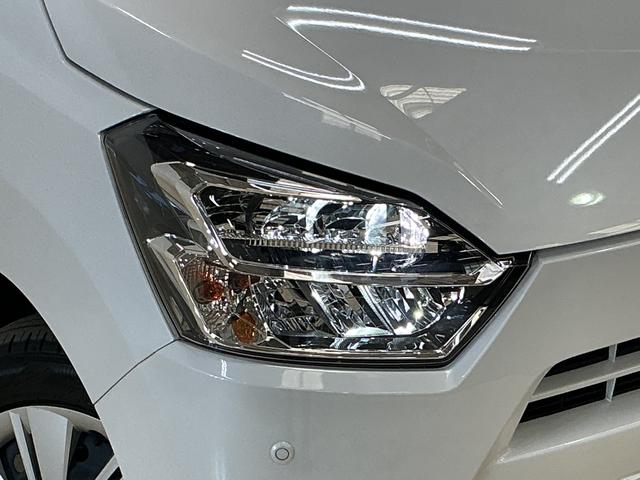 ミライースX SAIII 届出済み未使用車 ナビ バックカメラ USB届出済み未使用車 ナビ バックカメラ 前後コーナーセンサー オートマチックハイビーム Bluetooth USB接続 DVD再生 フルセグTV LEDヘッドライト オートライト マニュアルエアコン(京都府)の中古車