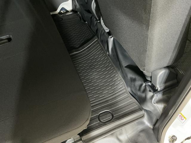 ハイゼットカーゴＤＸ　ラジオデッキ　前後コーナーセンサー　キーレスエントリーラジオデッキ　前後コーナーセンサー　オートマチックハイビーム　キーレスエントリー　スペアキー有り　オートライト　横滑り防止装置　アイドリングストップ　スマアシ　１２Ｖ電源ソケット　マニュアルエアコン（京都府）の中古車