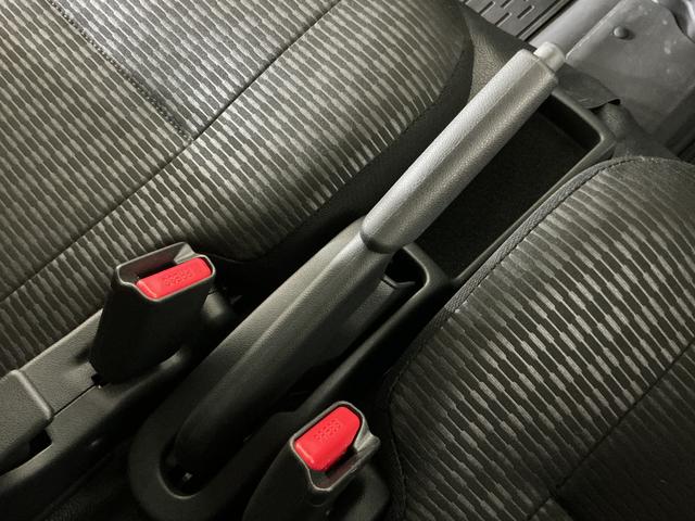 ハイゼットカーゴＤＸ　ラジオデッキ　前後コーナーセンサー　キーレスエントリーラジオデッキ　前後コーナーセンサー　オートマチックハイビーム　キーレスエントリー　スペアキー有り　オートライト　横滑り防止装置　アイドリングストップ　スマアシ　１２Ｖ電源ソケット　マニュアルエアコン（京都府）の中古車