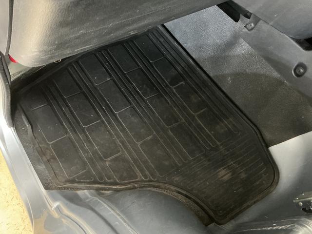ハイゼットトラックジャンボ　５速ＭＴ車　４ＷＤ　ＣＤオーディオ　３方開５速ＭＴ車　４ＷＤ　ＣＤオーディオ　３方開　荷台作業灯　ＬＥＤヘッドライト　ドアバイザー　オートライト　フォグライト　キーレスエントリー　スペアキー有り　マニュアルエアコン　ヘッドライトレベライザー（京都府）の中古車