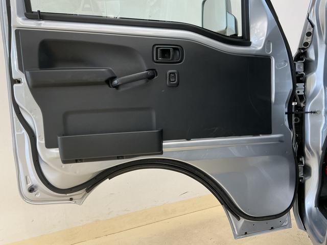 ハイゼットトラックジャンボ　５速ＭＴ車　４ＷＤ　ＣＤオーディオ　３方開５速ＭＴ車　４ＷＤ　ＣＤオーディオ　３方開　荷台作業灯　ＬＥＤヘッドライト　ドアバイザー　オートライト　フォグライト　キーレスエントリー　スペアキー有り　マニュアルエアコン　ヘッドライトレベライザー（京都府）の中古車