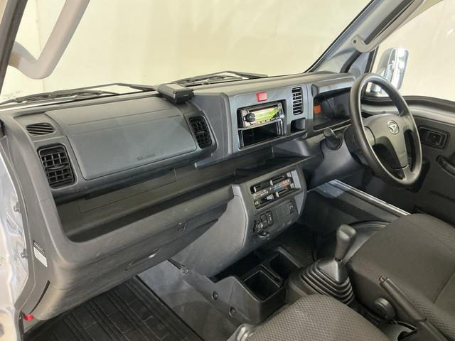 ハイゼットトラックジャンボ　５速ＭＴ車　４ＷＤ　ＣＤオーディオ　３方開５速ＭＴ車　４ＷＤ　ＣＤオーディオ　３方開　荷台作業灯　ＬＥＤヘッドライト　ドアバイザー　オートライト　フォグライト　キーレスエントリー　スペアキー有り　マニュアルエアコン　ヘッドライトレベライザー（京都府）の中古車