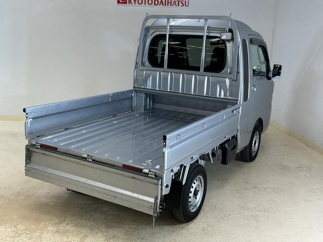 ハイゼットトラックジャンボ　５速ＭＴ車　４ＷＤ　ＣＤオーディオ　３方開５速ＭＴ車　４ＷＤ　ＣＤオーディオ　３方開　荷台作業灯　ＬＥＤヘッドライト　ドアバイザー　オートライト　フォグライト　キーレスエントリー　スペアキー有り　マニュアルエアコン　ヘッドライトレベライザー（京都府）の中古車