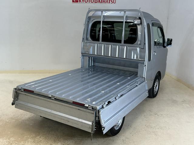 ハイゼットトラックジャンボ　５速ＭＴ車　４ＷＤ　ＣＤオーディオ　３方開５速ＭＴ車　４ＷＤ　ＣＤオーディオ　３方開　荷台作業灯　ＬＥＤヘッドライト　ドアバイザー　オートライト　フォグライト　キーレスエントリー　スペアキー有り　マニュアルエアコン　ヘッドライトレベライザー（京都府）の中古車