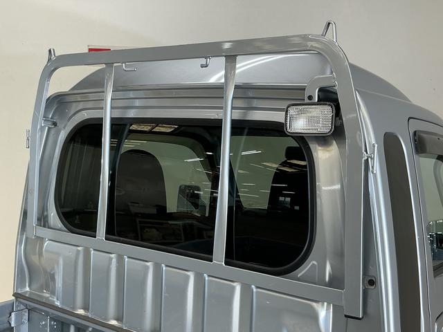 ハイゼットトラックジャンボ　５速ＭＴ車　４ＷＤ　ＣＤオーディオ　３方開５速ＭＴ車　４ＷＤ　ＣＤオーディオ　３方開　荷台作業灯　ＬＥＤヘッドライト　ドアバイザー　オートライト　フォグライト　キーレスエントリー　スペアキー有り　マニュアルエアコン　ヘッドライトレベライザー（京都府）の中古車