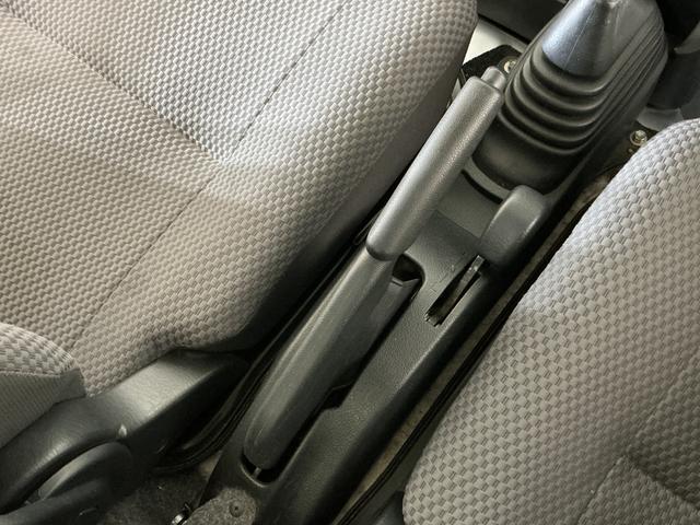 ハイゼットトラックジャンボ　５速ＭＴ車　４ＷＤ　ＣＤオーディオ　３方開５速ＭＴ車　４ＷＤ　ＣＤオーディオ　３方開　荷台作業灯　ＬＥＤヘッドライト　ドアバイザー　オートライト　フォグライト　キーレスエントリー　スペアキー有り　マニュアルエアコン　ヘッドライトレベライザー（京都府）の中古車